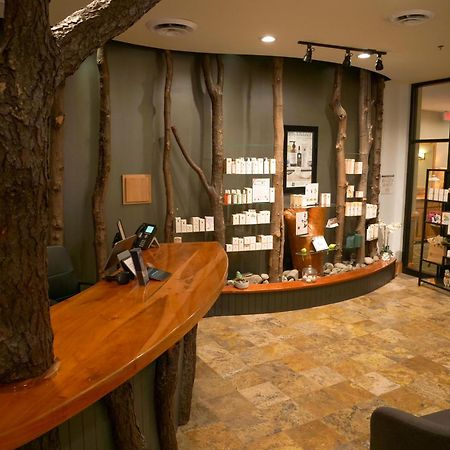 Hope Lake Lodge & Indoor Waterpark Кортленд Екстер'єр фото