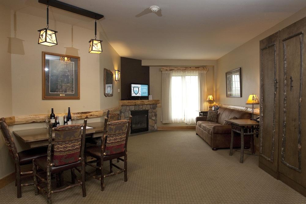 Hope Lake Lodge & Indoor Waterpark Кортленд Екстер'єр фото