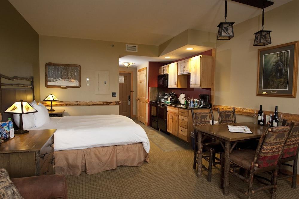 Hope Lake Lodge & Indoor Waterpark Кортленд Екстер'єр фото