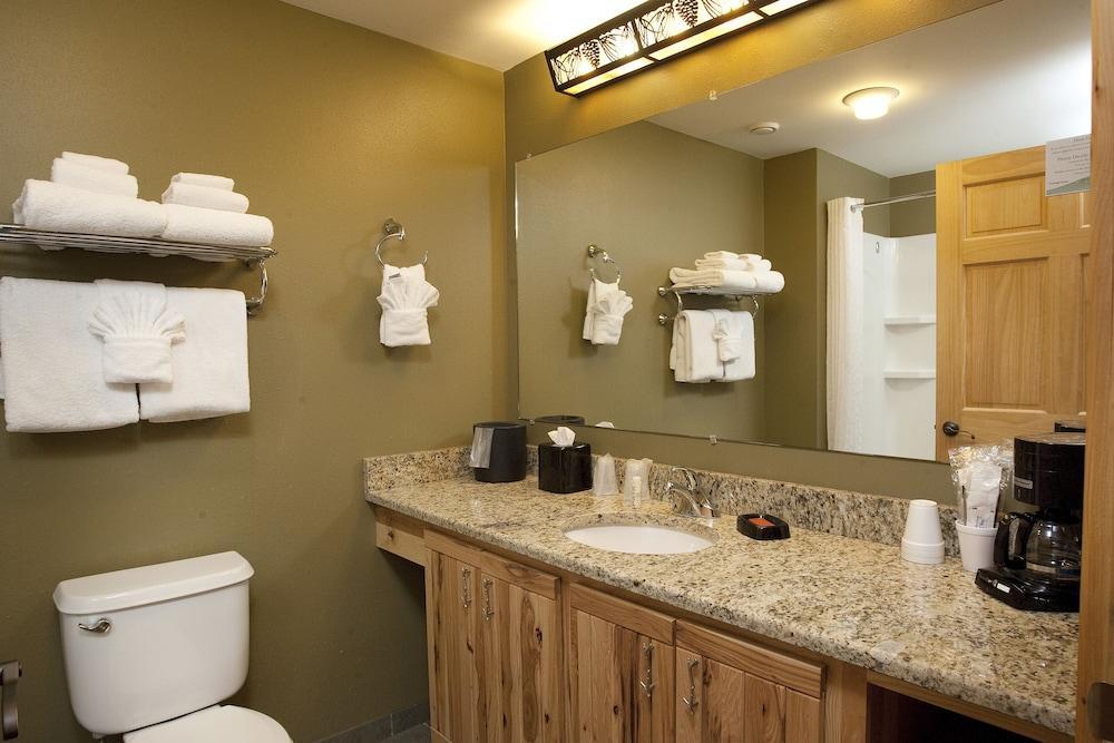 Hope Lake Lodge & Indoor Waterpark Кортленд Екстер'єр фото