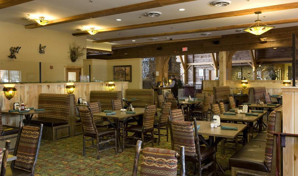 Hope Lake Lodge & Indoor Waterpark Кортленд Екстер'єр фото