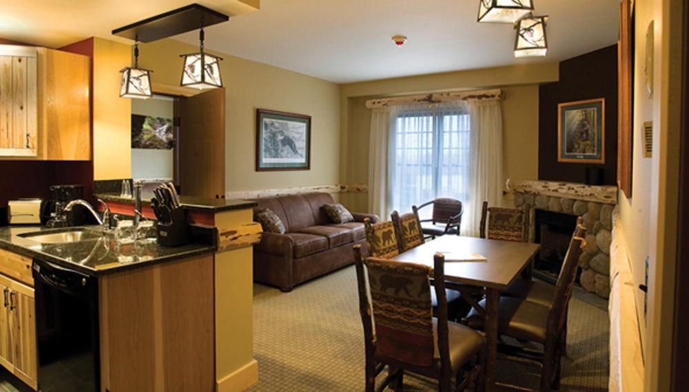Hope Lake Lodge & Indoor Waterpark Кортленд Екстер'єр фото