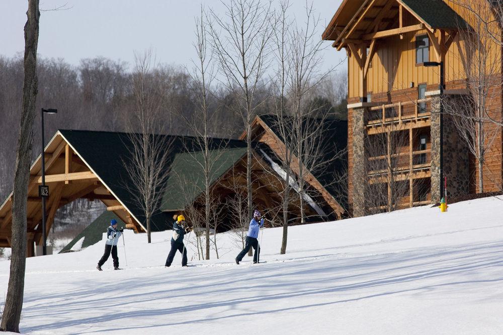 Hope Lake Lodge & Indoor Waterpark Кортленд Екстер'єр фото
