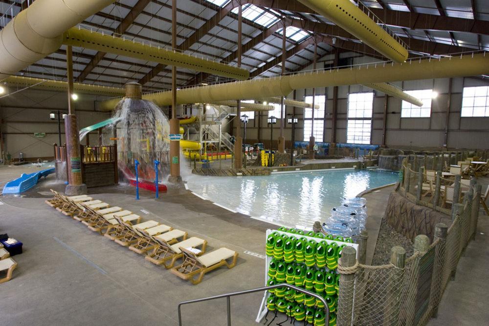 Hope Lake Lodge & Indoor Waterpark Кортленд Екстер'єр фото