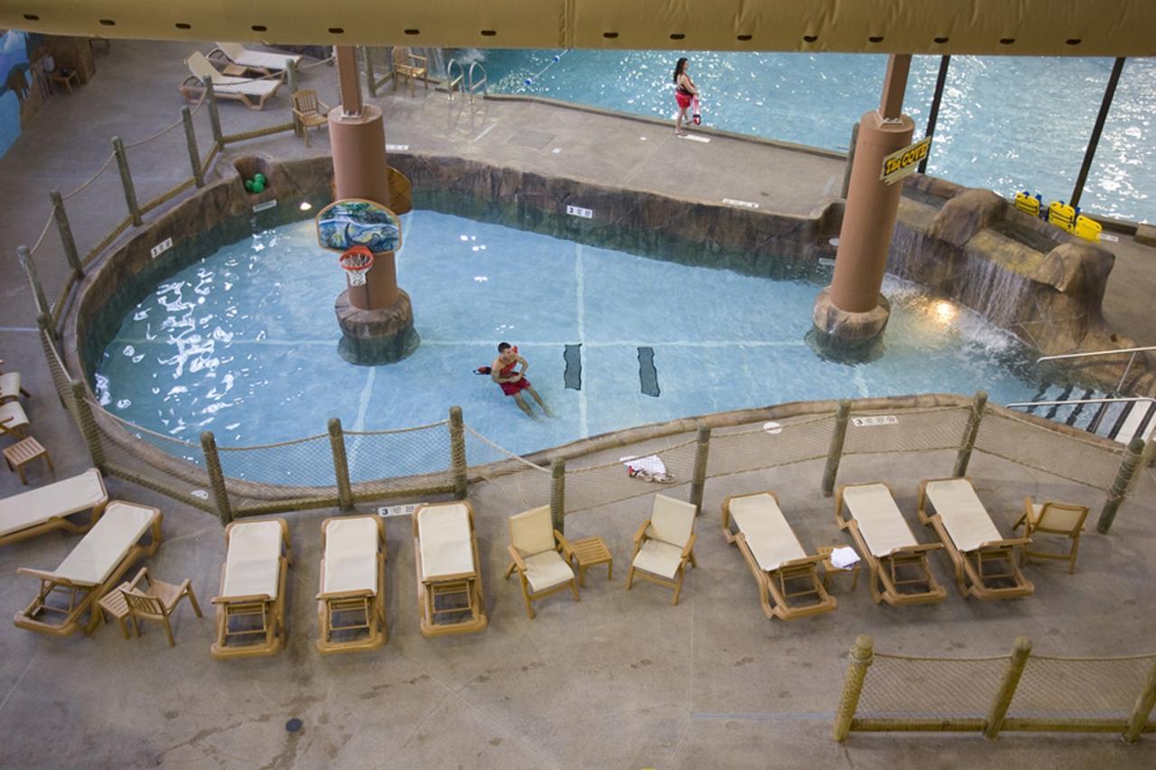 Hope Lake Lodge & Indoor Waterpark Кортленд Екстер'єр фото
