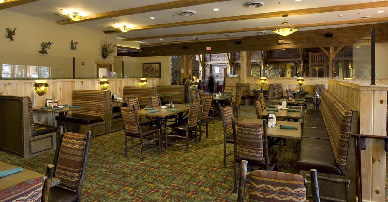 Hope Lake Lodge & Indoor Waterpark Кортленд Екстер'єр фото