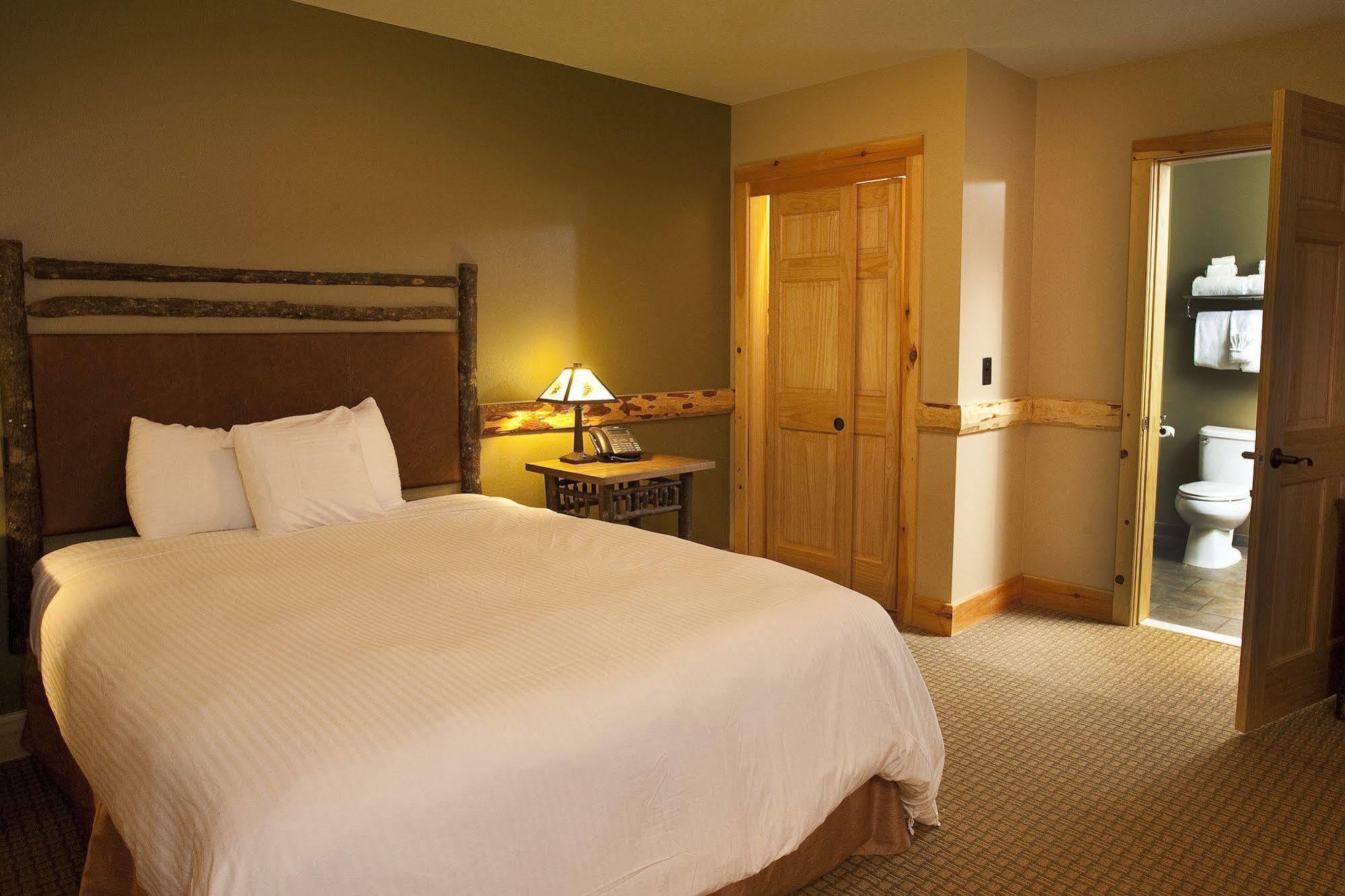 Hope Lake Lodge & Indoor Waterpark Кортленд Екстер'єр фото