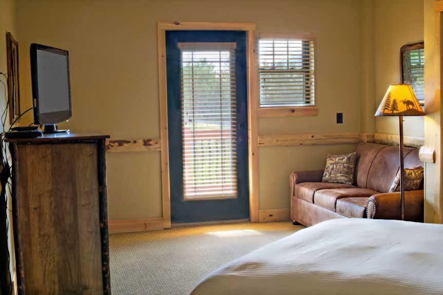 Hope Lake Lodge & Indoor Waterpark Кортленд Екстер'єр фото