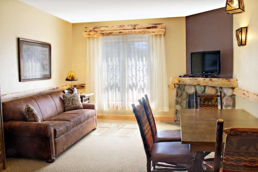 Hope Lake Lodge & Indoor Waterpark Кортленд Екстер'єр фото