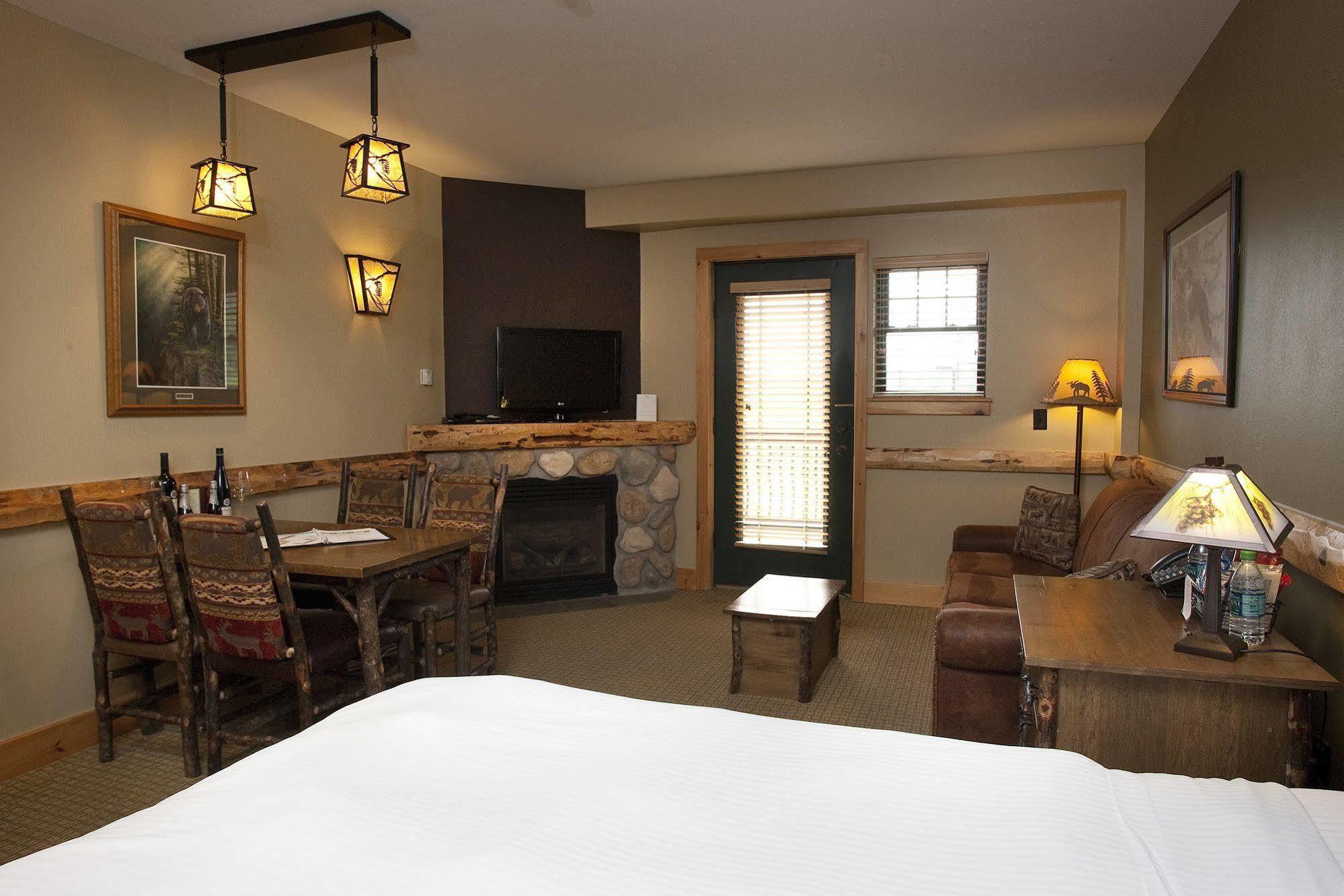 Hope Lake Lodge & Indoor Waterpark Кортленд Екстер'єр фото