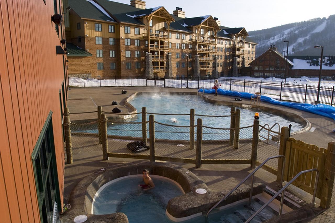 Hope Lake Lodge & Indoor Waterpark Кортленд Екстер'єр фото