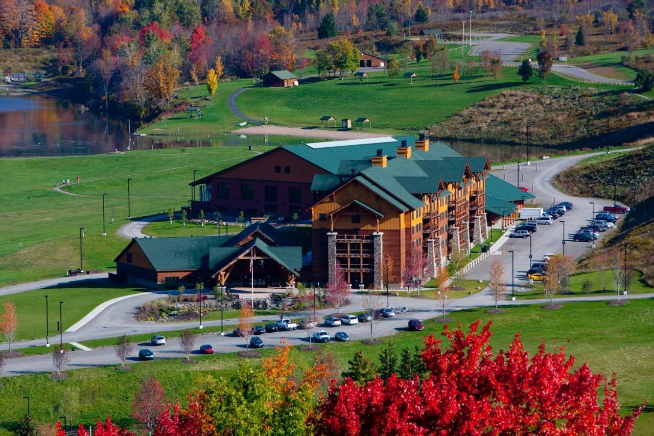 Hope Lake Lodge & Indoor Waterpark Кортленд Екстер'єр фото