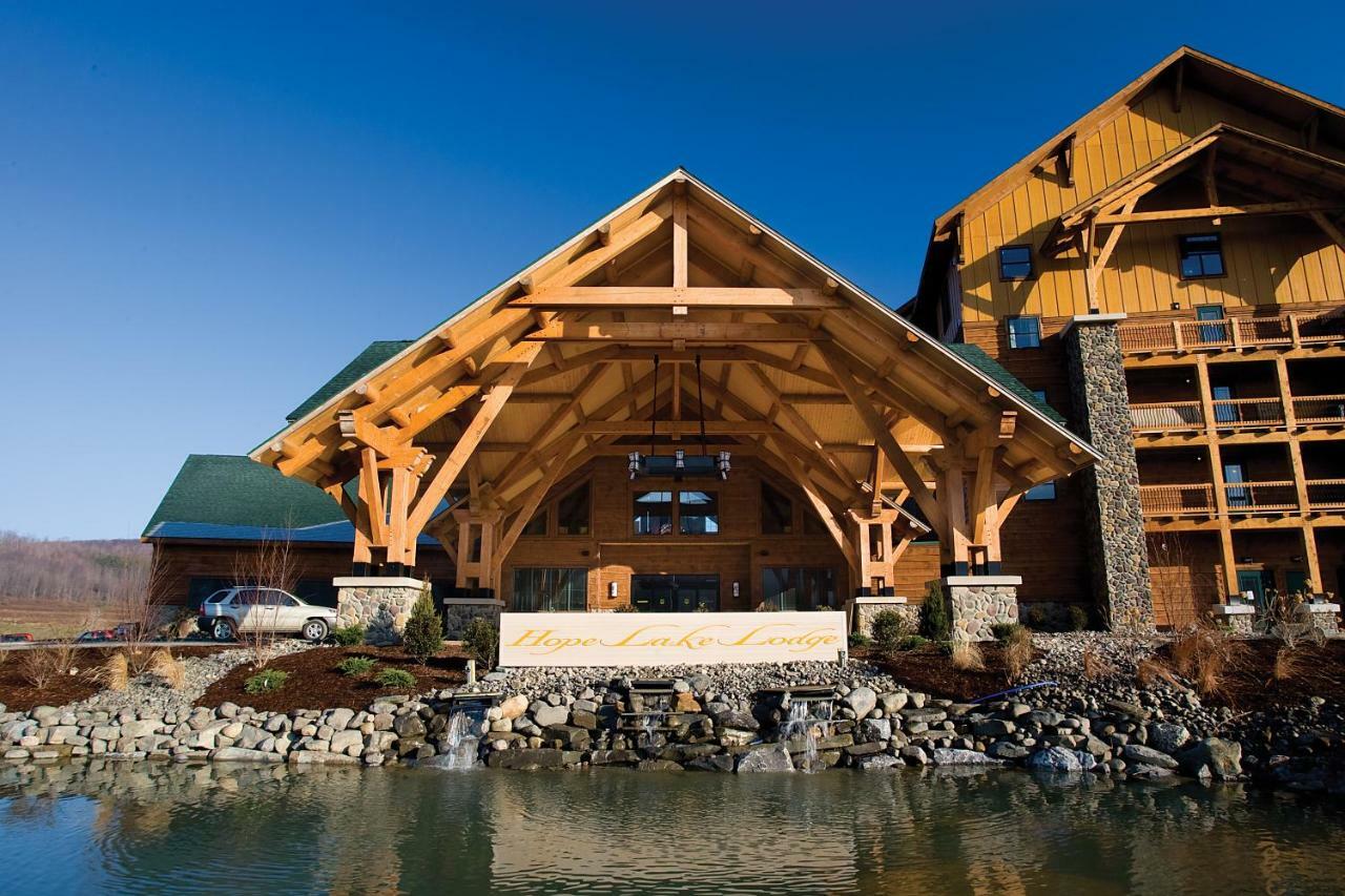 Hope Lake Lodge & Indoor Waterpark Кортленд Екстер'єр фото